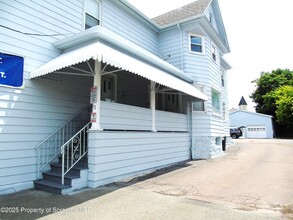 131 North Blakely Street in Dunmore, PA - Building Photo - Building Photo