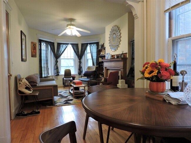 346 Harvard St, Unit 1 in Cambridge, MA - Foto de edificio - Building Photo