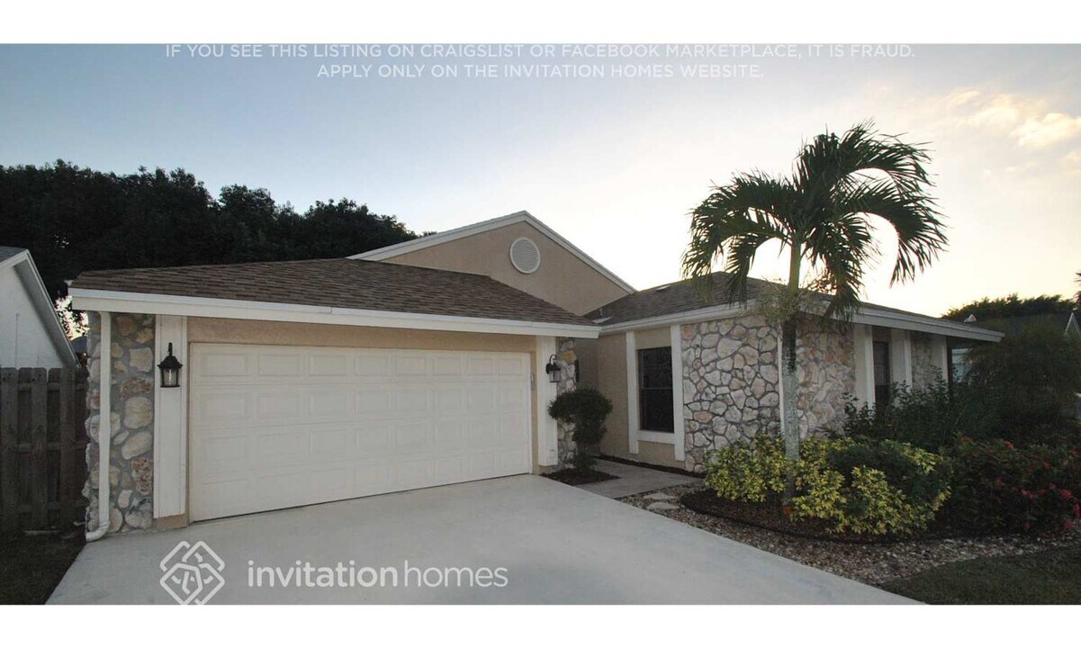 21018 Country Creek Dr in Boca Raton, FL - Building Photo