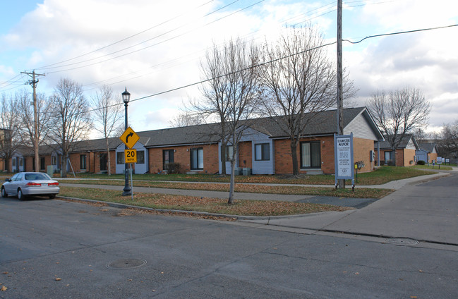 Teamster Manor in Minneapolis, MN - Foto de edificio - Building Photo