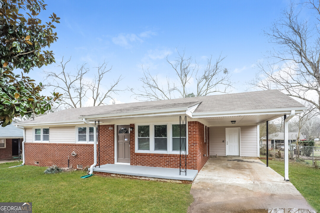 1665 Bagpipe Pl in Conley, GA - Foto de edificio