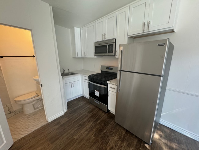 property at 473-491 S Roxbury Dr