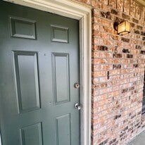 6824 Camden Ln in Groves, TX - Building Photo