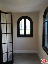 1180 S Tremaine Ave in Los Angeles, CA - Building Photo - Building Photo