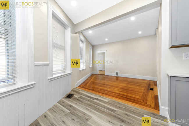 36 Brackett St, Unit Brackett St #1 in Boston, MA - Building Photo - Building Photo