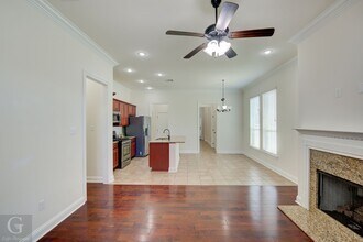 1005 S Cres Cove in Shreveport, LA - Building Photo - Building Photo