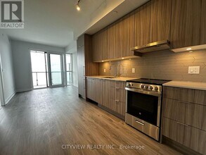 430-4430 Square One Dr in Mississauga, ON - Building Photo - Building Photo