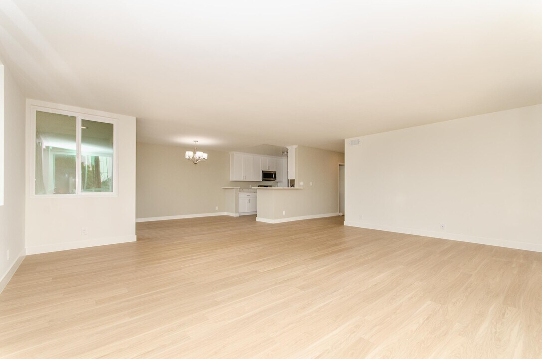 8040 W 83rd St in Playa Del Rey, CA - Building Photo