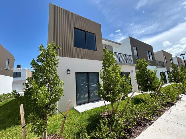 14560 SW 261 St Ter in Princeton, FL - Building Photo - Building Photo