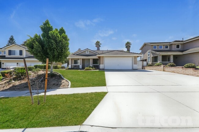 property at 1346 Woodvale Dr