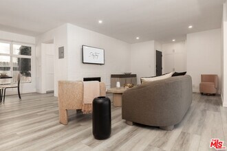 8911 Cynthia St in West Hollywood, CA - Building Photo - Building Photo