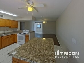 6112 Granada Cir in Las Vegas, NV - Building Photo - Building Photo