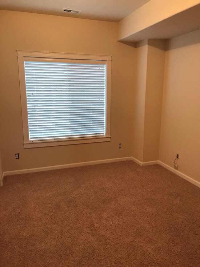 INLAND SHORES TOWNHOMES in Keizer, OR - Building Photo - Building Photo