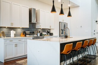 122 College St in Asheville, NC - Building Photo - Building Photo