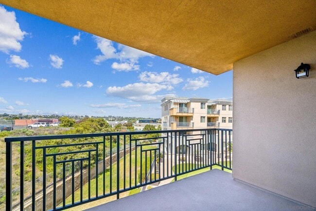 3877 Pell Pl, Unit 313 in San Diego, CA - Building Photo - Building Photo