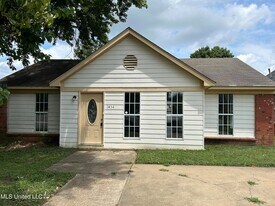 3434 Laurelwood Dr in Horn Lake, MS - Building Photo