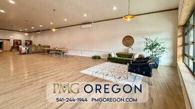 626 SW 6th St in Grants Pass, OR - Building Photo - Building Photo