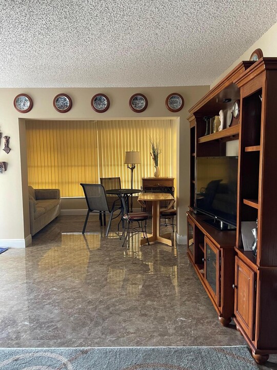 5433 Lakefront Blvd in Delray Beach, FL - Building Photo