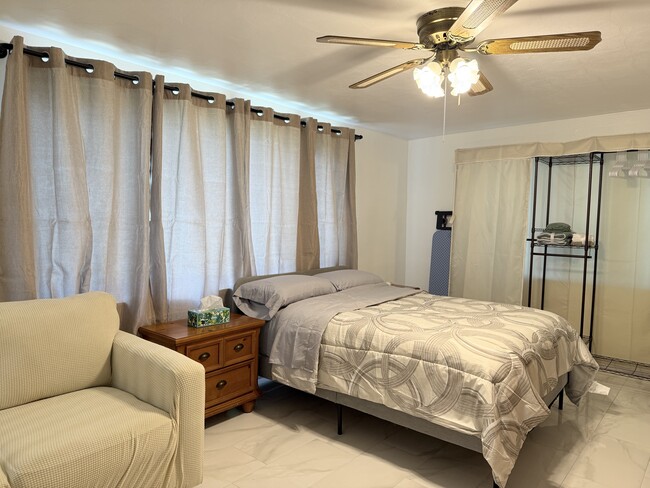 5121 Dove Dr, Unit Studio rental in New Port Richey, FL - Building Photo - Building Photo