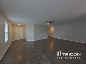 9025 Puerto Vista Dr in Fort Worth, TX - Foto de edificio - Building Photo
