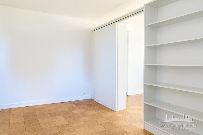 108 E 38th St in New York, NY - Building Photo - Building Photo