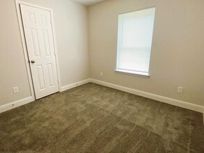 711 S Houston Ave in Humble, TX - Building Photo - Building Photo