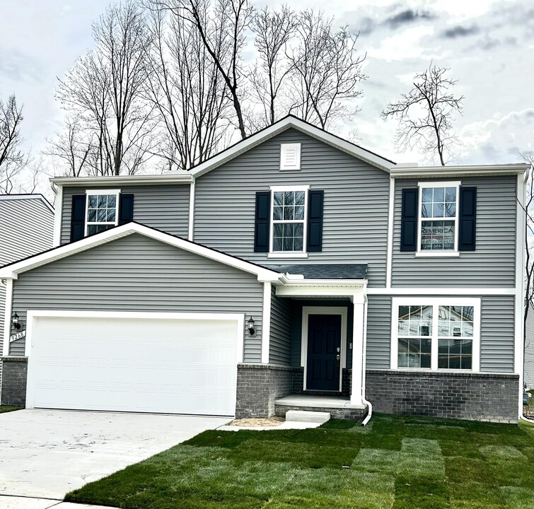 9268 Hemlock Ln in Dexter, MI - Building Photo