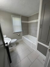 527 Middle Pl, Unit 1 in Carnegie, PA - Building Photo - Building Photo