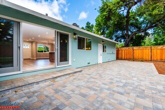838 Woodland Ave in Menlo Park, CA - Building Photo - Building Photo