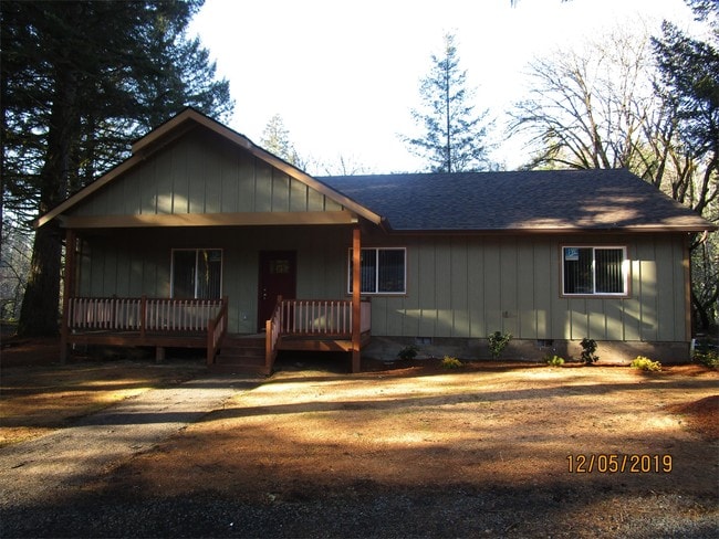 24043 Patton Loop SE in Lyons, OR - Building Photo - Building Photo