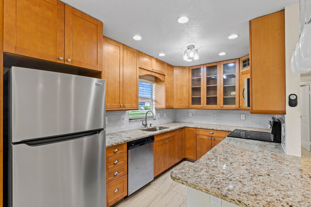 117 Waterford D in Delray Beach, FL - Building Photo