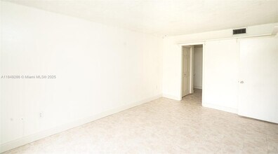 1850 NE 169th St in North Miami Beach, FL - Building Photo - Building Photo