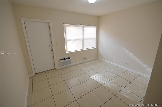 700 NE 85th St-Unit -12 in Miami, FL - Building Photo - Building Photo