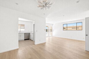 337 Rexford Dr in Beverly Hills, CA - Building Photo