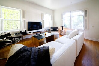 1732 Mariposa Ave in Los Angeles, CA - Building Photo - Building Photo