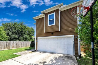 4617 White Rock St in Houston, TX - Building Photo - Building Photo
