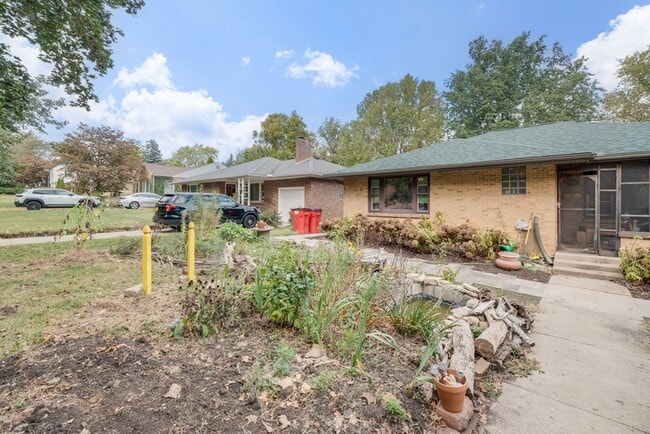 902 W Union St in Champaign, IL - Building Photo - Building Photo