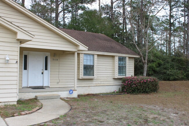 2138 Edgewood Dr in Navarre, FL - Building Photo - Building Photo