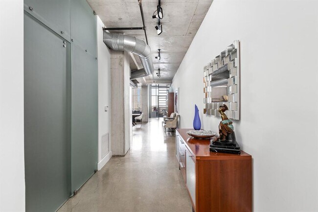 800 W 5th St in Austin, TX - Building Photo - Building Photo