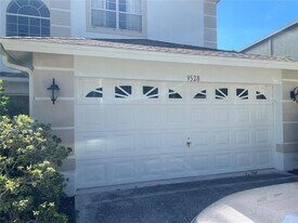 9528 Knightsbridge Cir in Sarasota, FL - Building Photo