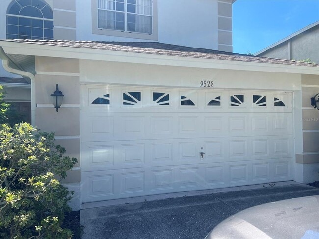 property at 9528 Knightsbridge Cir