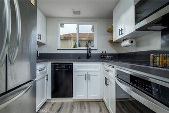 23306 La Mar in Mission Viejo, CA - Foto de edificio - Building Photo