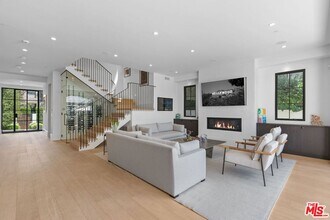 6360 Drexel Ave in Los Angeles, CA - Foto de edificio - Building Photo