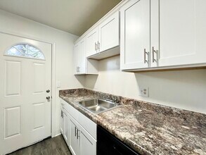 Collinwood South Apartments in Newport News, VA - Building Photo - Building Photo