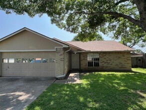 16806 Red Gully Dr in Sugar Land, TX - Building Photo - Building Photo