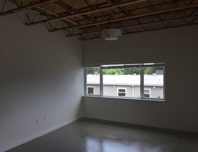 8628 SE 17th Ave in Portland, OR - Building Photo - Interior Photo