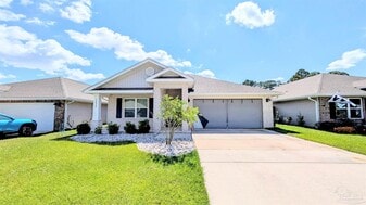 10624 Queens Gate Cir in Pensacola, FL - Building Photo
