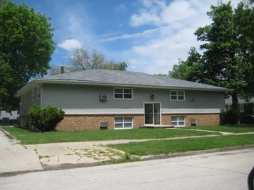 622 E Walnut St in Bloomington, IL - Building Photo - Building Photo