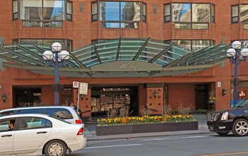 1166 Bay in Toronto, ON - Building Photo - Building Photo