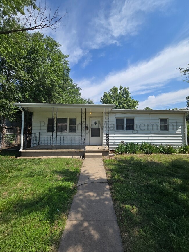 property at 2204 W Grant St